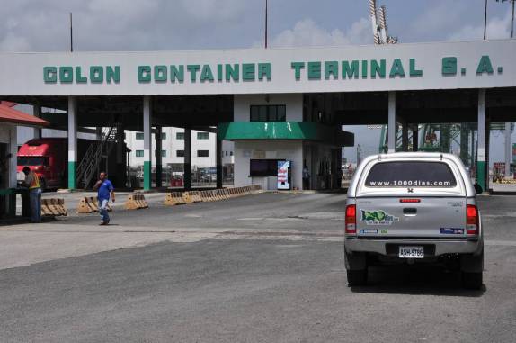 Chegando ao porto de Colón, no Panamá